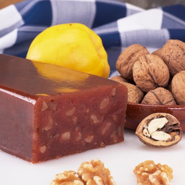MEMBRILLO CASERO CON  NUECES